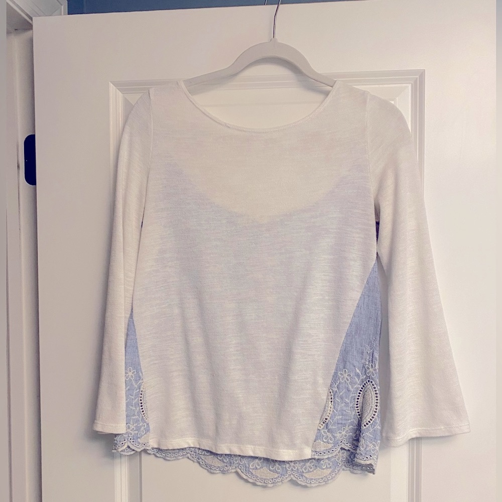 Caslon white with blue eyelet top - size small